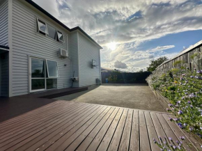 Modern Private Deluxe Master Suite California Bed and Bathtub, Auckland